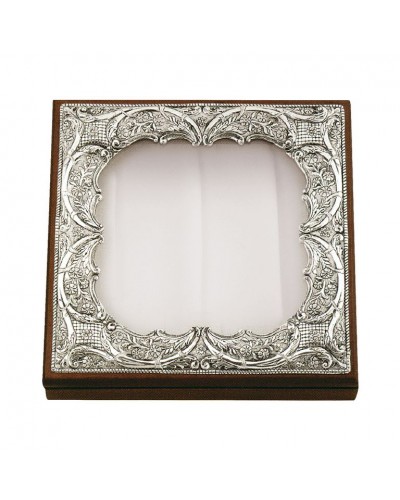  ΚΩΔ 920Γ ΣΤΕΦΑΝΟΘΗΚΗ ΤΕΤΡΑΓΩΝΗ ΔΙΑΣΤΑΣΗ 27 Χ 27 ΚΛΑΣΙΚΟ ΣΧΕΔΙΟ ΑΠΟ ΚΑΘΑΡΟ ΑΣΗΜΙ 925 ΣΕ ΜΑΣΙΦ ΦΥΣΙΚΟ ΞΥΛΟ 